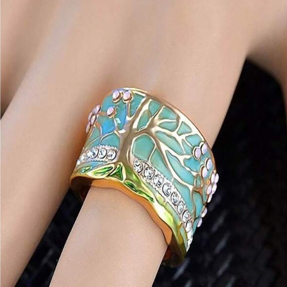 Blue and gold family tree ring size 10

Thanks for shopping 🛍️
